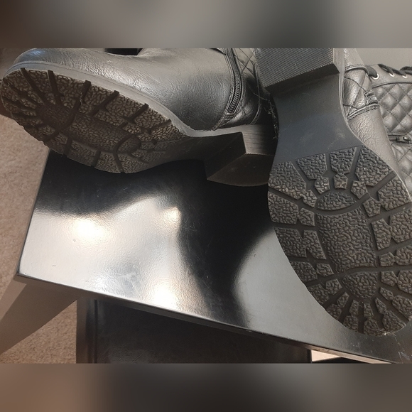 Boots - Picture 3 of 4